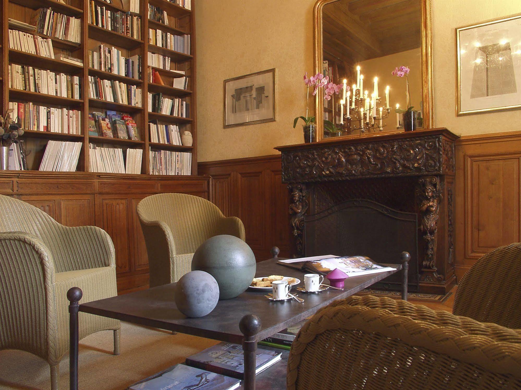 ホテルChateau De Reignac エクステリア 写真