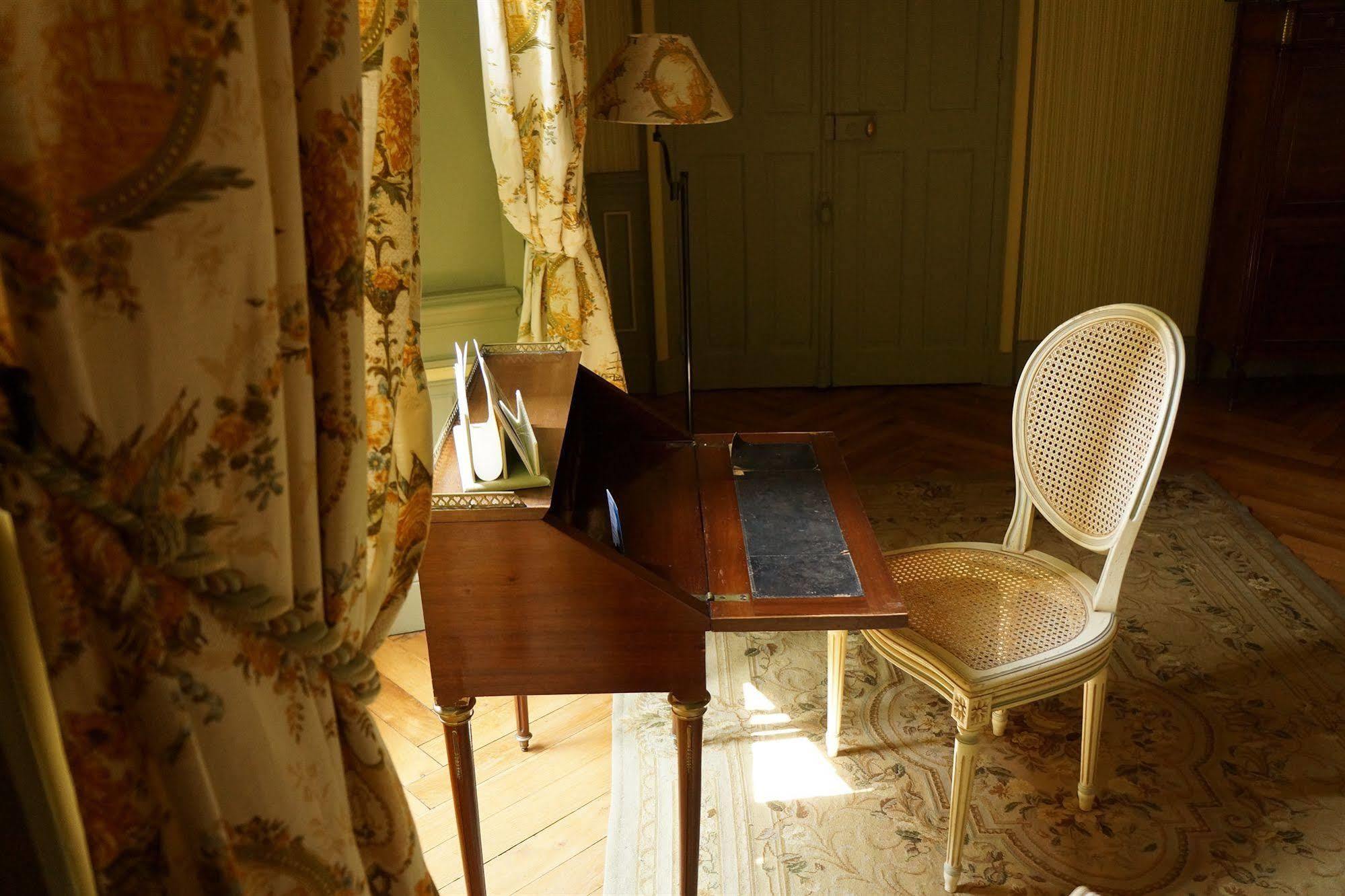 ホテルChateau De Reignac エクステリア 写真